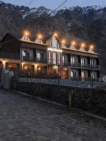 Hilltop Kazbegi المظهر الخارجي الصورة